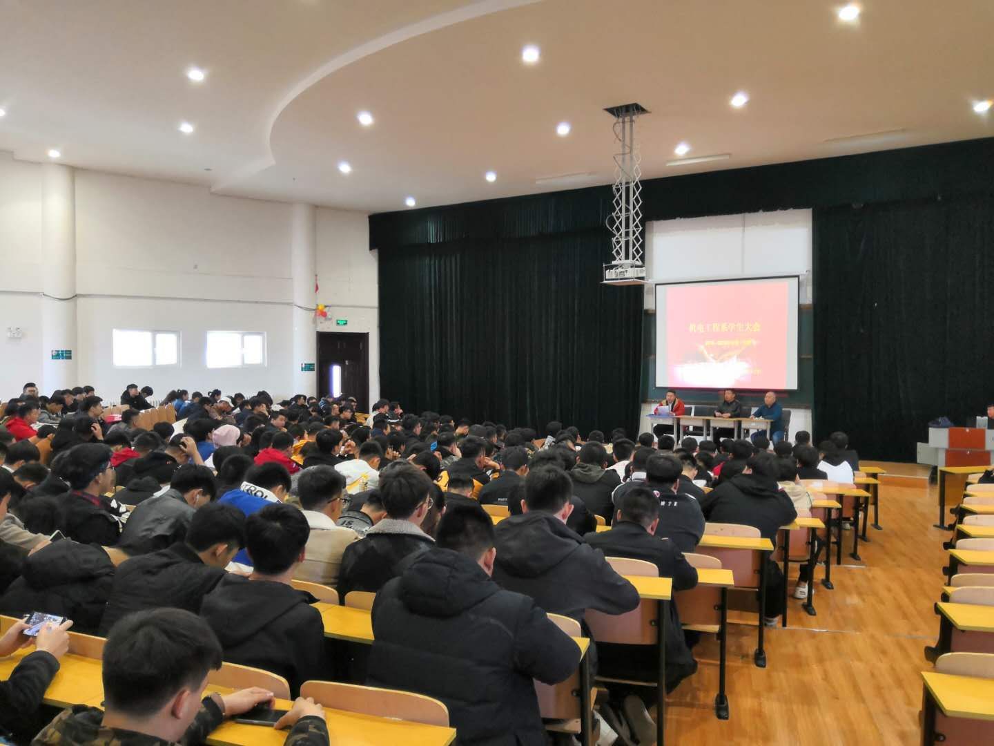 学生大会1.jpg